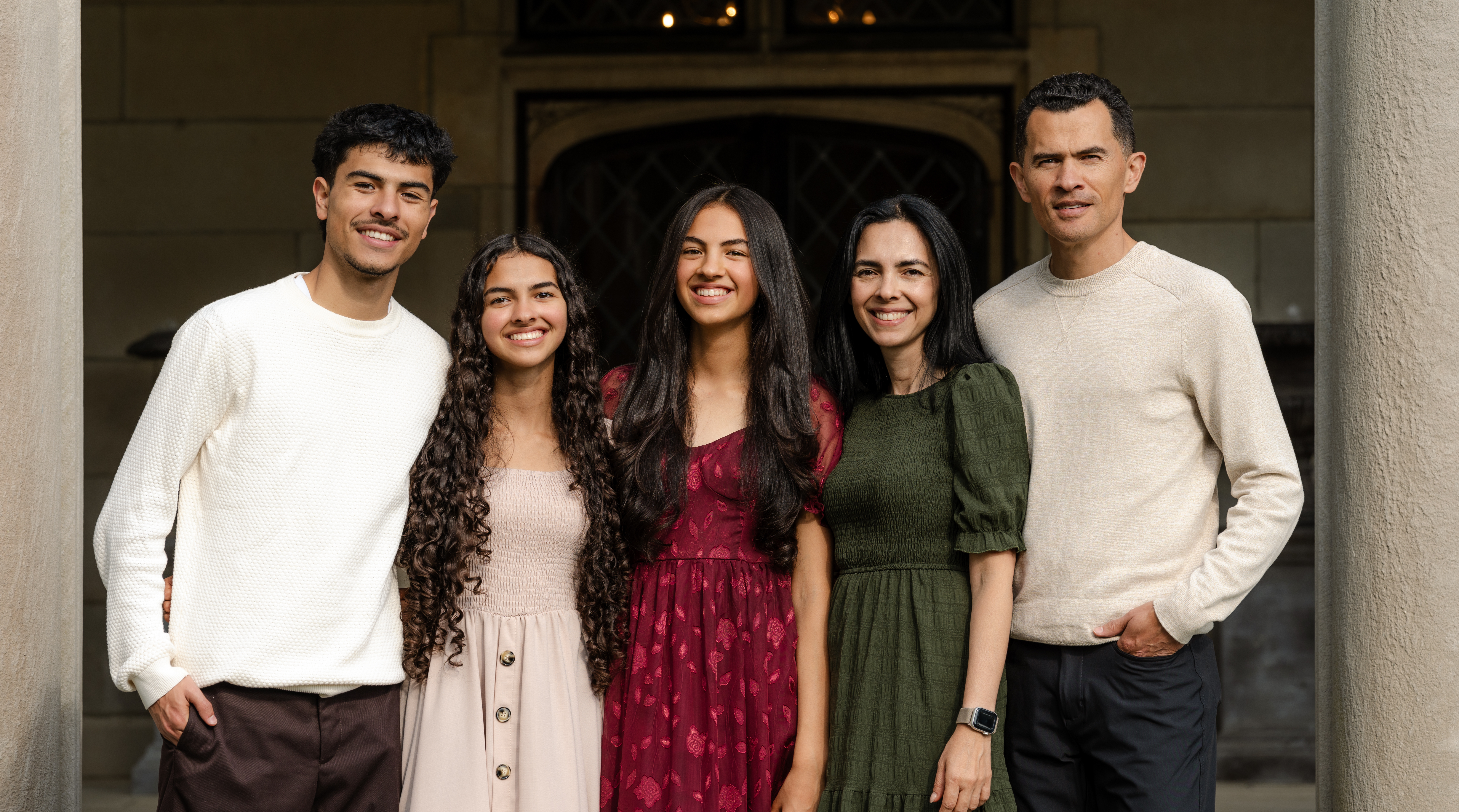 El pastor Leonardo y familia.